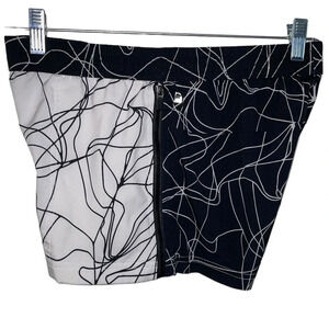 Fabletics XS Eloise Shorts Lightweight Pockets Black White Two Tone Zip Sides